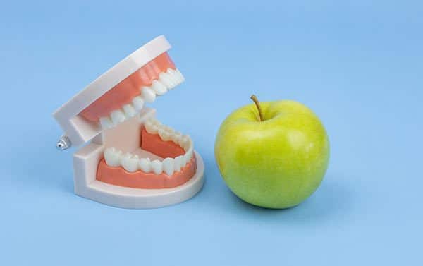 ce sa mananci dupa un implant dentar